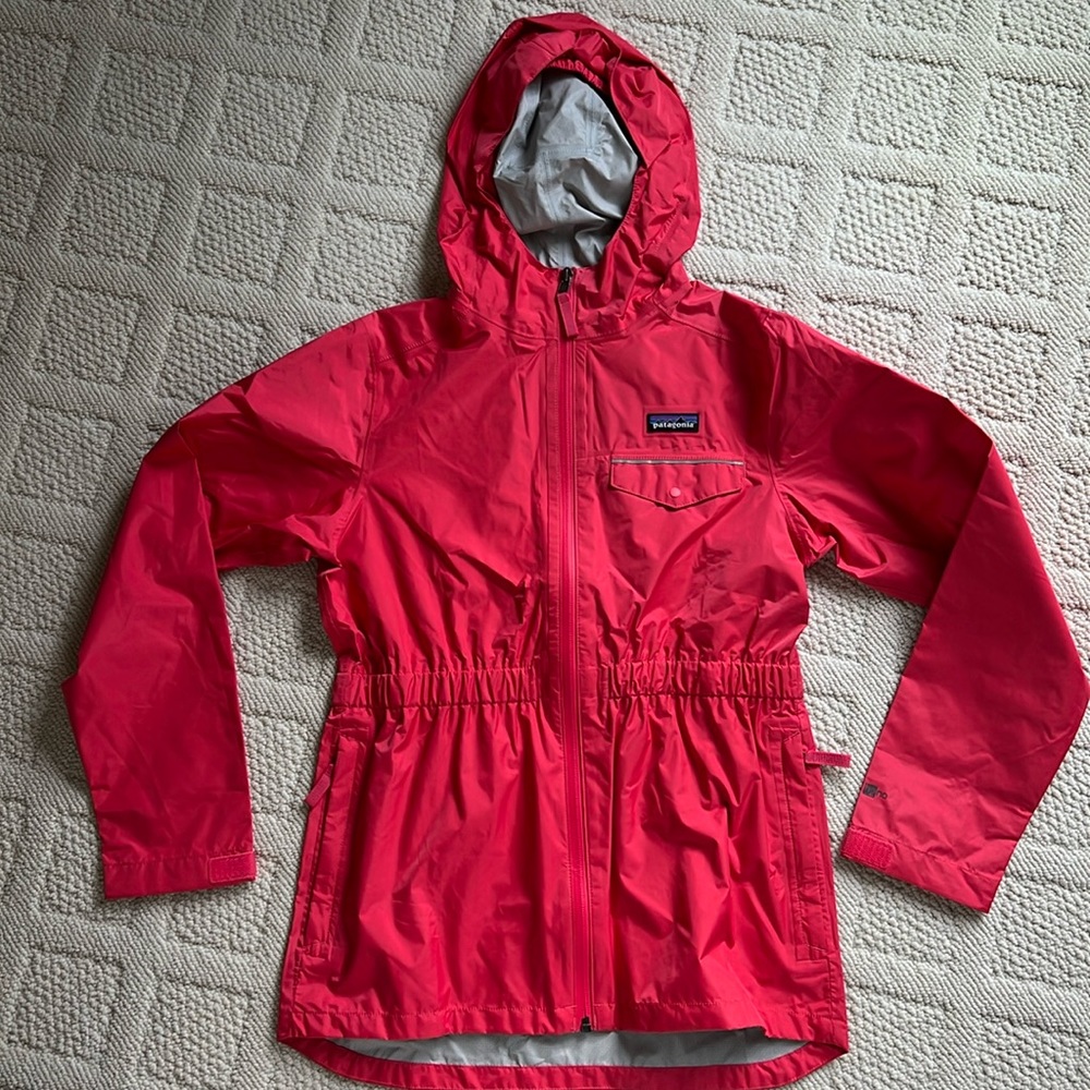 Patagonia Torrenshell rain jacket. Kids Size XL/14.